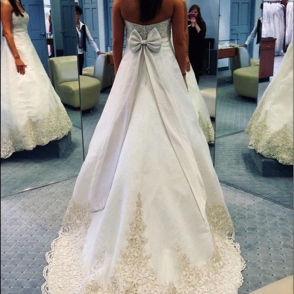 Alfred Angelo Saphire Collection Wedding Dress - Picture 5 of 7